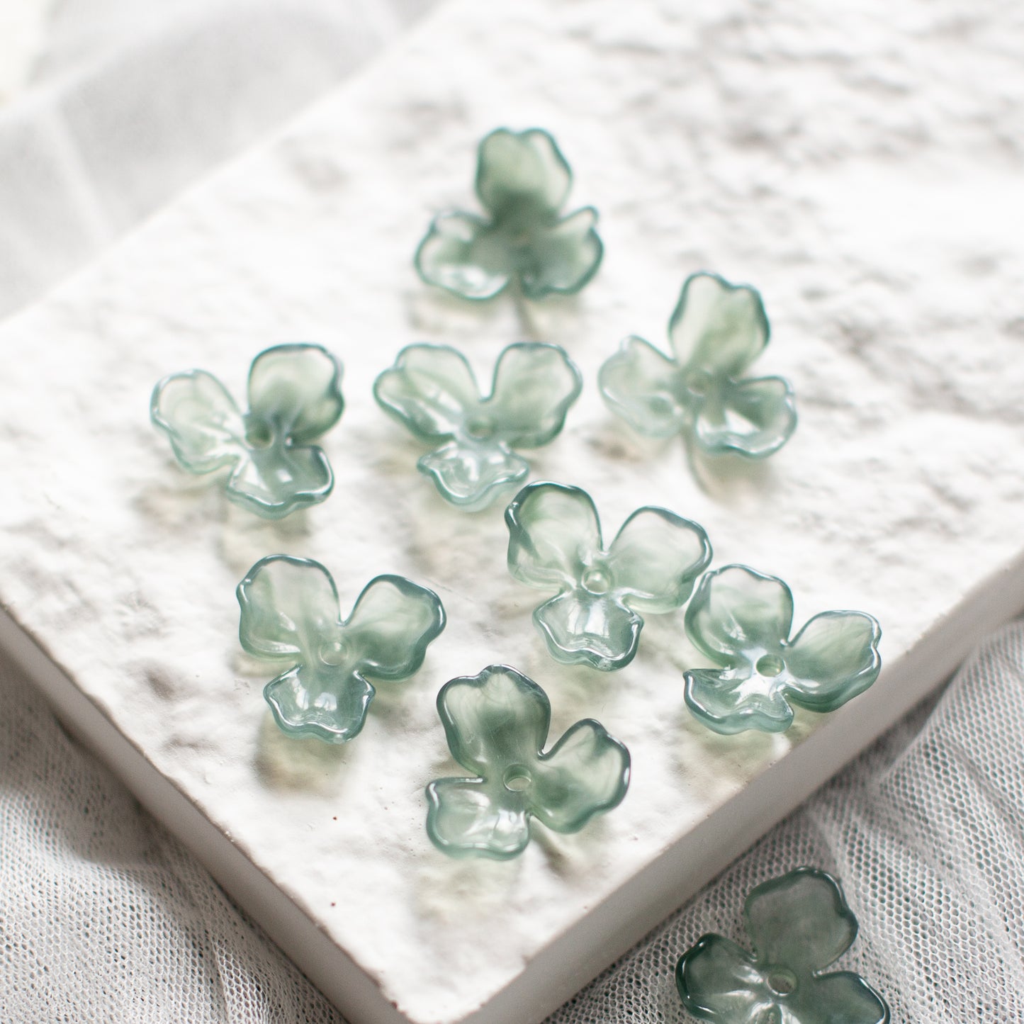 *6個* 樹脂フラワービーズ ライトグリーン フラワーチャーム フラワーカボション Light Green Resin Flower Beads Charm Cabochon PS-0056
