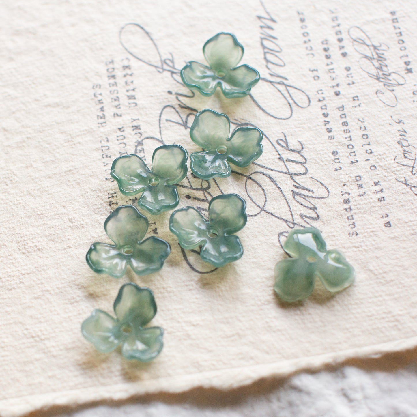 *6個* 樹脂フラワービーズ ライトグリーン フラワーチャーム フラワーカボション Light Green Resin Flower Beads Charm Cabochon PS-0056