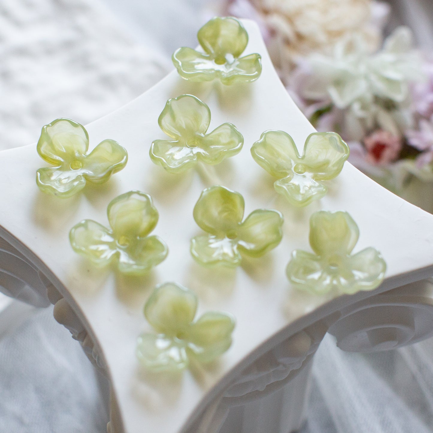 *6個* 樹脂フラワービーズ ペールグリーン  フラワーチャーム フラワーカボション PS-0063