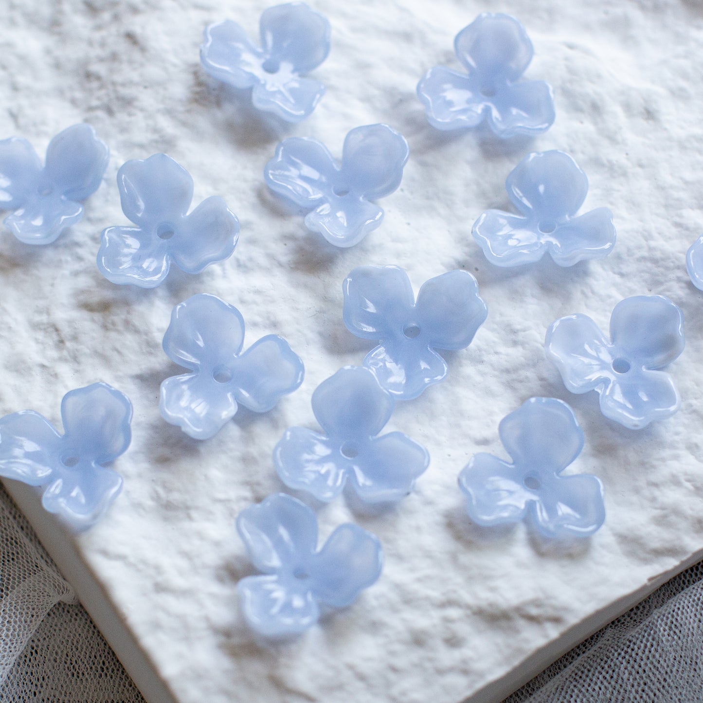 *6個* 樹脂フラワービーズ ペールブルー  フラワーチャーム フラワーカボション PS-0065